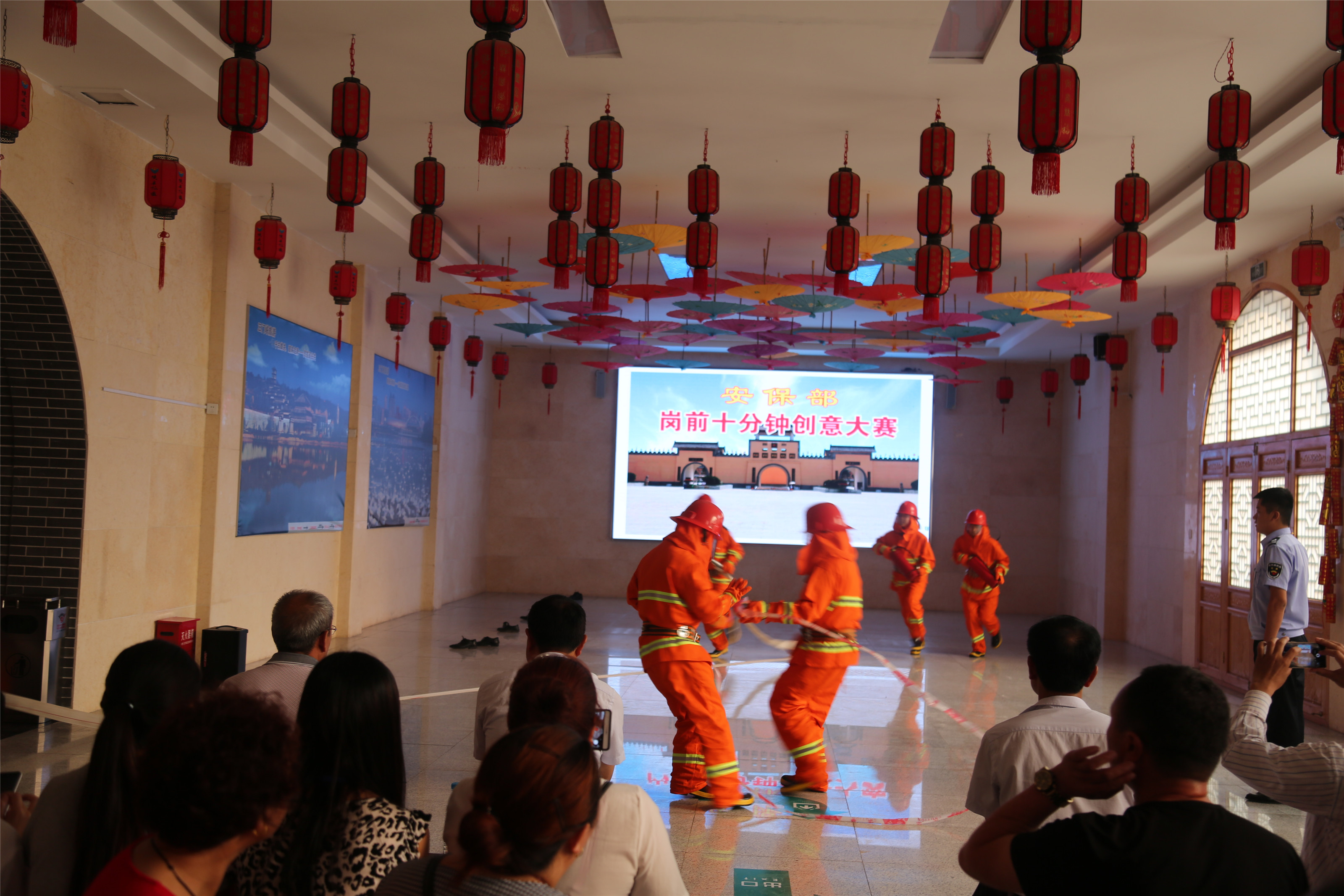 安保部准备的消防演练.JPG